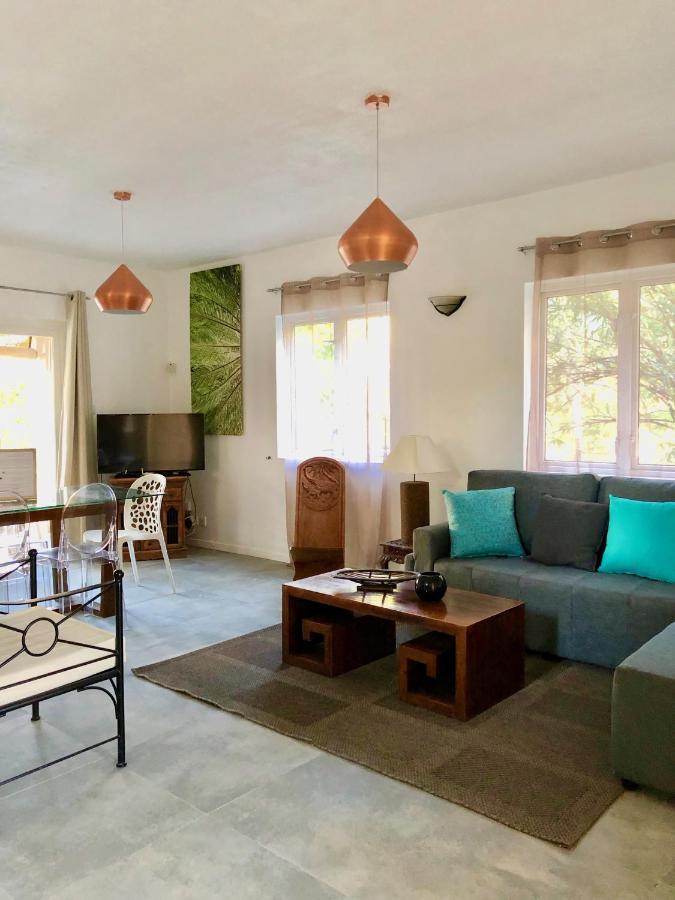 Beachfront Villa In A Beautiful And Secured Complex Flic-en-Flacq エクステリア 写真