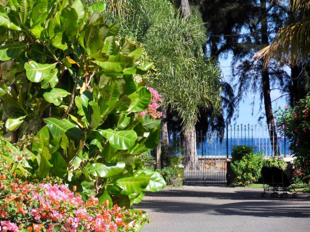 Beachfront Villa In A Beautiful And Secured Complex Flic-en-Flacq エクステリア 写真