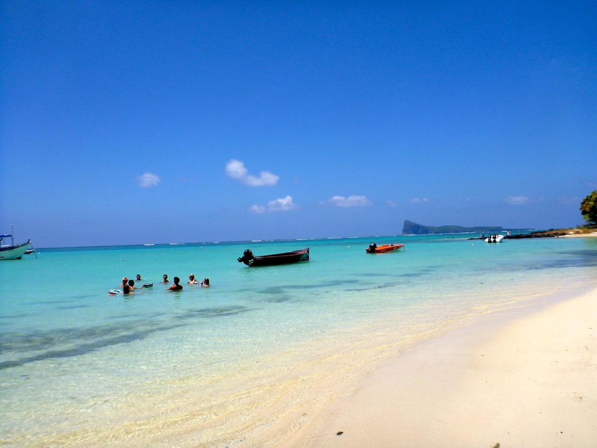 Beachfront Villa In A Beautiful And Secured Complex Flic-en-Flacq エクステリア 写真